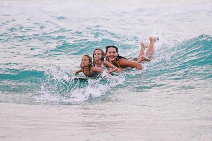 group surfing lessons in maui